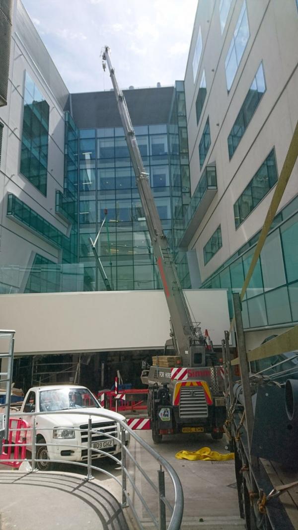 10te Kato City crane hoisting metal masts