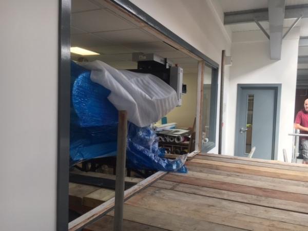 Narrow entry for printing machinery move
